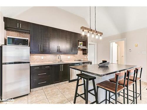 438 Oxbow Crescent, Collingwood, ON - Indoor Photo Showing Kitchen With Upgraded Kitchen