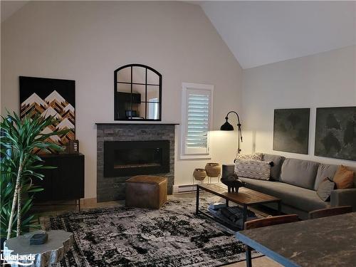 438 Oxbow Crescent, Collingwood, ON - Indoor Photo Showing Living Room With Fireplace