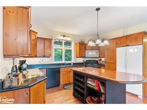 1 & 2-1230 Miriam Drive, Bracebridge, ON - Indoor Photo Showing Kitchen