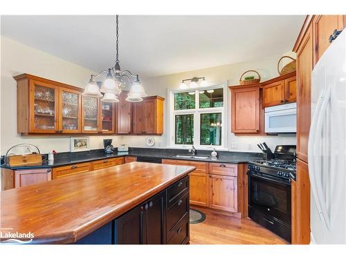 1 & 2-1230 Miriam Drive, Bracebridge, ON - Indoor Photo Showing Kitchen