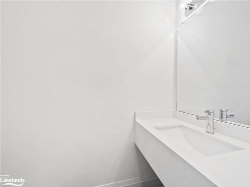 24 Keyzer Drive, Oro-Medonte, ON - Indoor Photo Showing Bathroom