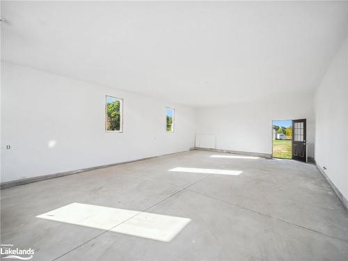 24 Keyzer Drive, Oro-Medonte, ON - Indoor Photo Showing Other Room