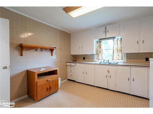 2319 Loop Road, Wilberforce, ON - Indoor Photo Showing Kitchen With Double Sink