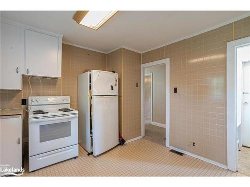 2319 Loop Road, Wilberforce, ON - Indoor Photo Showing Kitchen