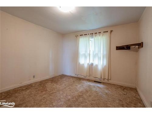 2319 Loop Road, Wilberforce, ON - Indoor Photo Showing Other Room