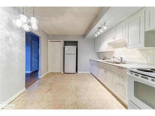 309-184 Eighth Street, Collingwood, ON - Indoor Photo Showing Kitchen With Double Sink