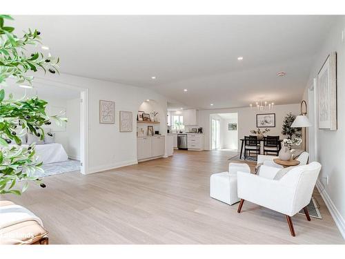 44 Wilmot Trail, Newcastle, ON - Indoor Photo Showing Living Room