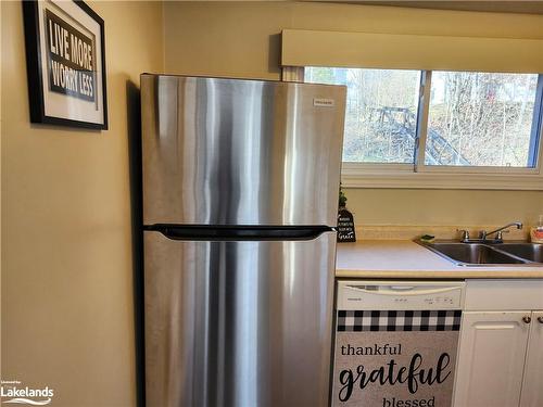 6-26 Herman Avenue, Huntsville, ON - Indoor Photo Showing Kitchen With Double Sink