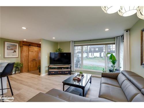 61 Woodland Drive N, Bracebridge, ON - Indoor Photo Showing Living Room