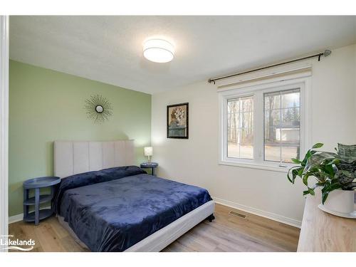 61 Woodland Drive N, Bracebridge, ON - Indoor Photo Showing Bedroom