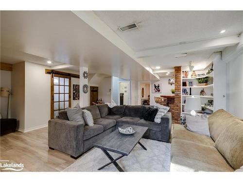 61 Woodland Drive N, Bracebridge, ON - Indoor Photo Showing Living Room