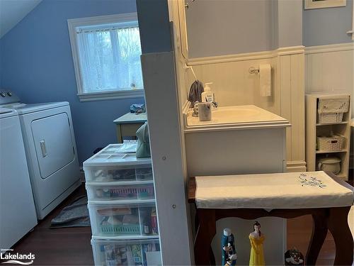 142 Jephson Street, Victoria Harbour, ON - Indoor Photo Showing Laundry Room