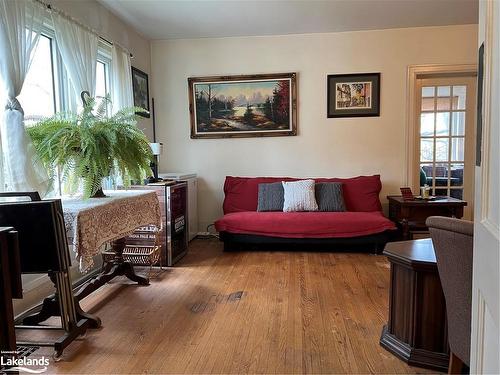 142 Jephson Street, Victoria Harbour, ON - Indoor Photo Showing Living Room