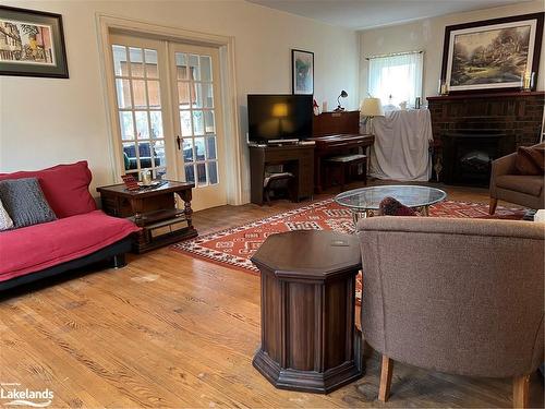 142 Jephson Street, Victoria Harbour, ON - Indoor Photo Showing Living Room