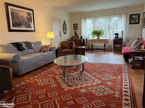 142 Jephson Street, Victoria Harbour, ON - Indoor Photo Showing Living Room