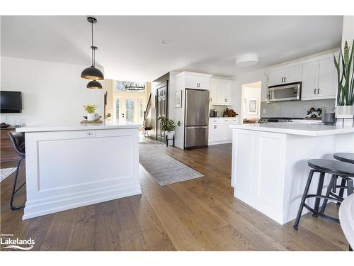 9840 Beachwood Road, Collingwood, ON - Indoor Photo Showing Kitchen