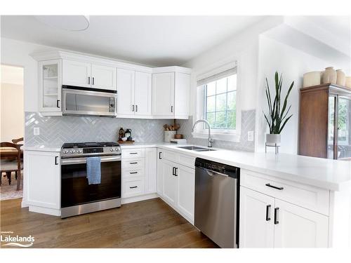 9840 Beachwood Road, Collingwood, ON - Indoor Photo Showing Kitchen With Stainless Steel Kitchen With Upgraded Kitchen