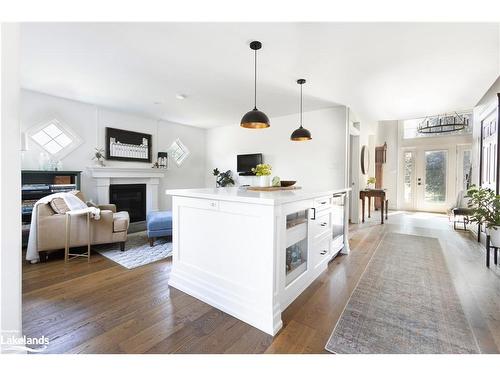 9840 Beachwood Road, Collingwood, ON - Indoor Photo Showing Living Room With Fireplace