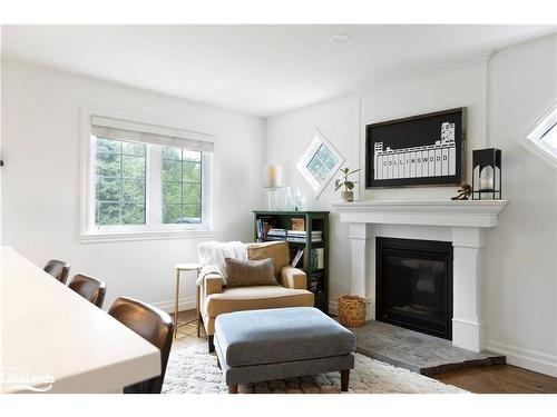 9840 Beachwood Road, Collingwood, ON - Indoor Photo Showing Living Room With Fireplace