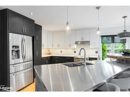 3 Burnside Court, Collingwood, ON - Indoor Photo Showing Kitchen With Stainless Steel Kitchen With Double Sink With Upgraded Kitchen