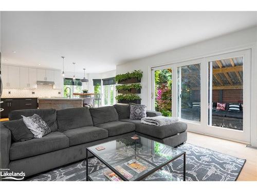 3 Burnside Court, Collingwood, ON - Indoor Photo Showing Living Room