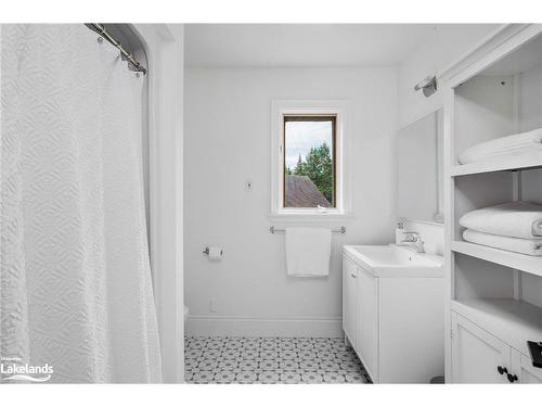 3 Burnside Court, Collingwood, ON - Indoor Photo Showing Laundry Room