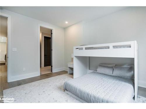 132 Dorothy Drive, The Blue Mountains, ON - Indoor Photo Showing Bedroom