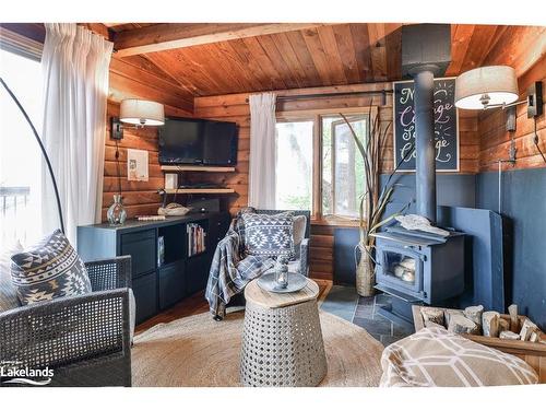 1079 Fire Route 11 E, Gravenhurst, ON - Indoor Photo Showing Living Room