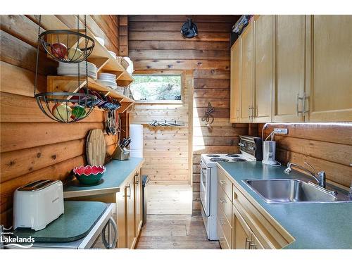 1079 Fire Route 11 E, Gravenhurst, ON - Indoor Photo Showing Kitchen