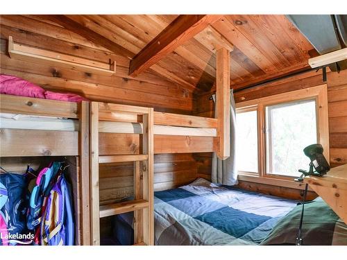 1079 Fire Route 11 E, Gravenhurst, ON - Indoor Photo Showing Bedroom