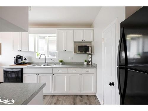 73 Biscayne Crescent, Orangeville, ON - Indoor Photo Showing Kitchen With Double Sink