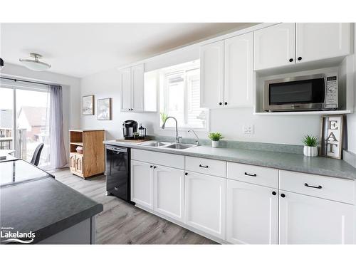 73 Biscayne Crescent, Orangeville, ON - Indoor Photo Showing Kitchen With Double Sink