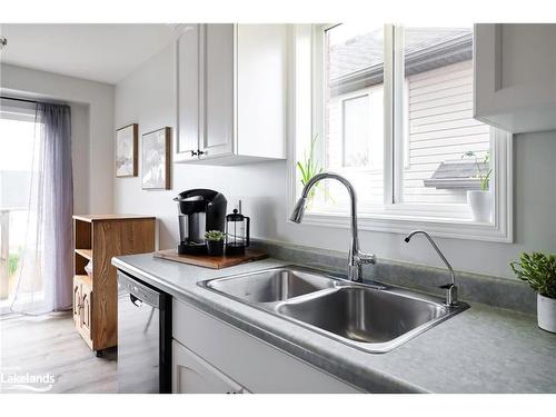 73 Biscayne Crescent, Orangeville, ON - Indoor Photo Showing Kitchen With Double Sink