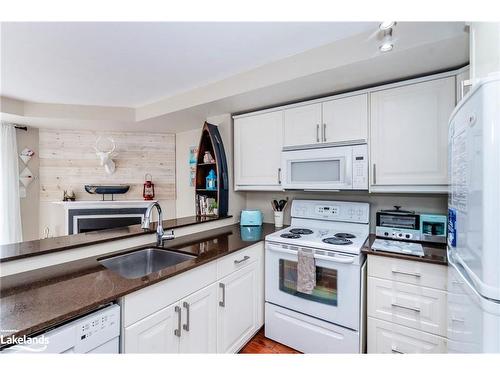 27 Turner Drive, Huntsville, ON - Indoor Photo Showing Kitchen