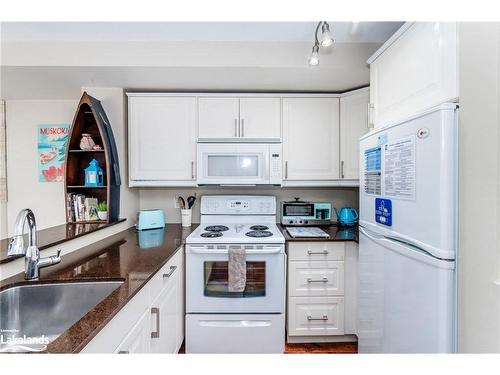 27 Turner Drive, Huntsville, ON - Indoor Photo Showing Kitchen