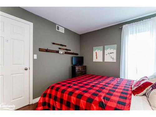 27 Turner Drive, Huntsville, ON - Indoor Photo Showing Bedroom