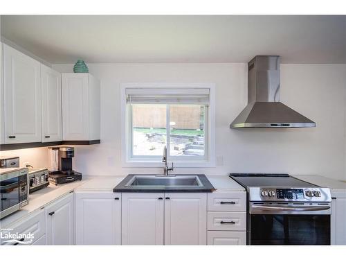 1020 Frau Lane, Bracebridge, ON - Indoor Photo Showing Kitchen