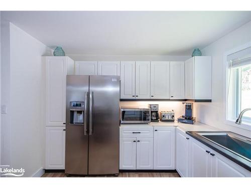 1020 Frau Lane, Bracebridge, ON - Indoor Photo Showing Kitchen