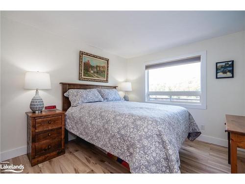 1020 Frau Lane, Bracebridge, ON - Indoor Photo Showing Bedroom