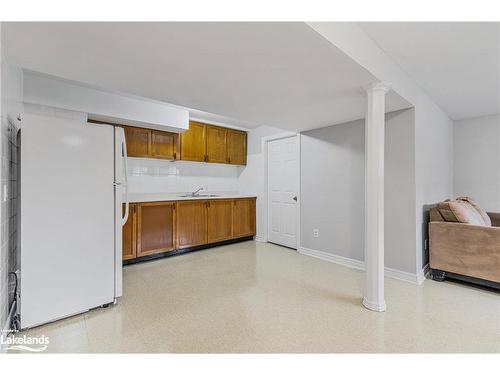 807 Birchwood Drive, Midland, ON - Indoor Photo Showing Kitchen