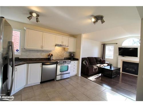 169 Taylor Drive, Barrie, ON - Indoor Photo Showing Kitchen