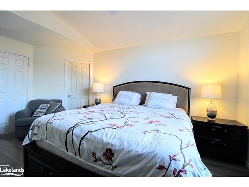 169 Taylor Drive, Barrie, ON - Indoor Photo Showing Bedroom