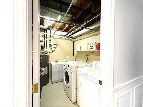 86 Wasaga Sands Drive, Wasaga Beach, ON - Indoor Photo Showing Laundry Room