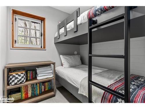 51 South Road, Glen Huron, ON - Indoor Photo Showing Bedroom