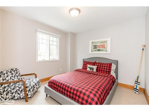 156 Chamonix Crescent, The Blue Mountains, ON - Indoor Photo Showing Bedroom