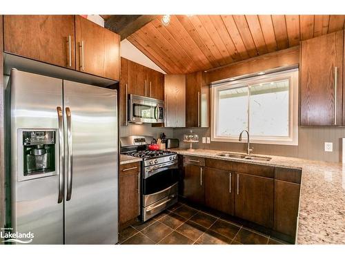 156 Chamonix Crescent, The Blue Mountains, ON - Indoor Photo Showing Kitchen With Double Sink