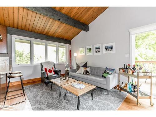 156 Chamonix Crescent, The Blue Mountains, ON - Indoor Photo Showing Living Room