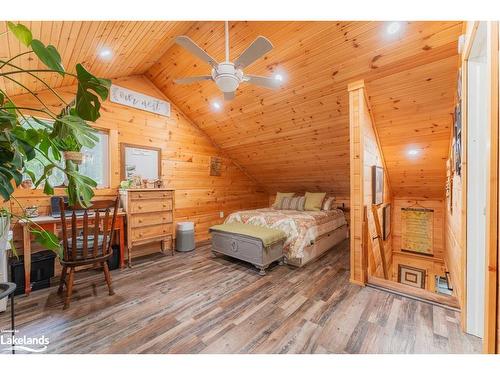 15-16-93 Rye Road, South River, ON - Indoor Photo Showing Bedroom