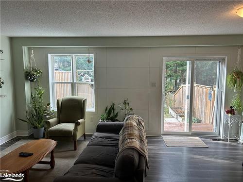 54 Little Ryans Way, Bracebridge, ON - Indoor Photo Showing Living Room