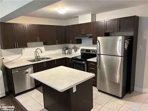 54 Little Ryans Way, Bracebridge, ON - Indoor Photo Showing Kitchen With Double Sink With Upgraded Kitchen